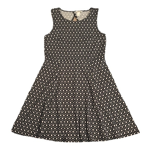H&M Dresses & Skirts - H&M Black and White Sleeveless A-Line Dress Key Hole Back
